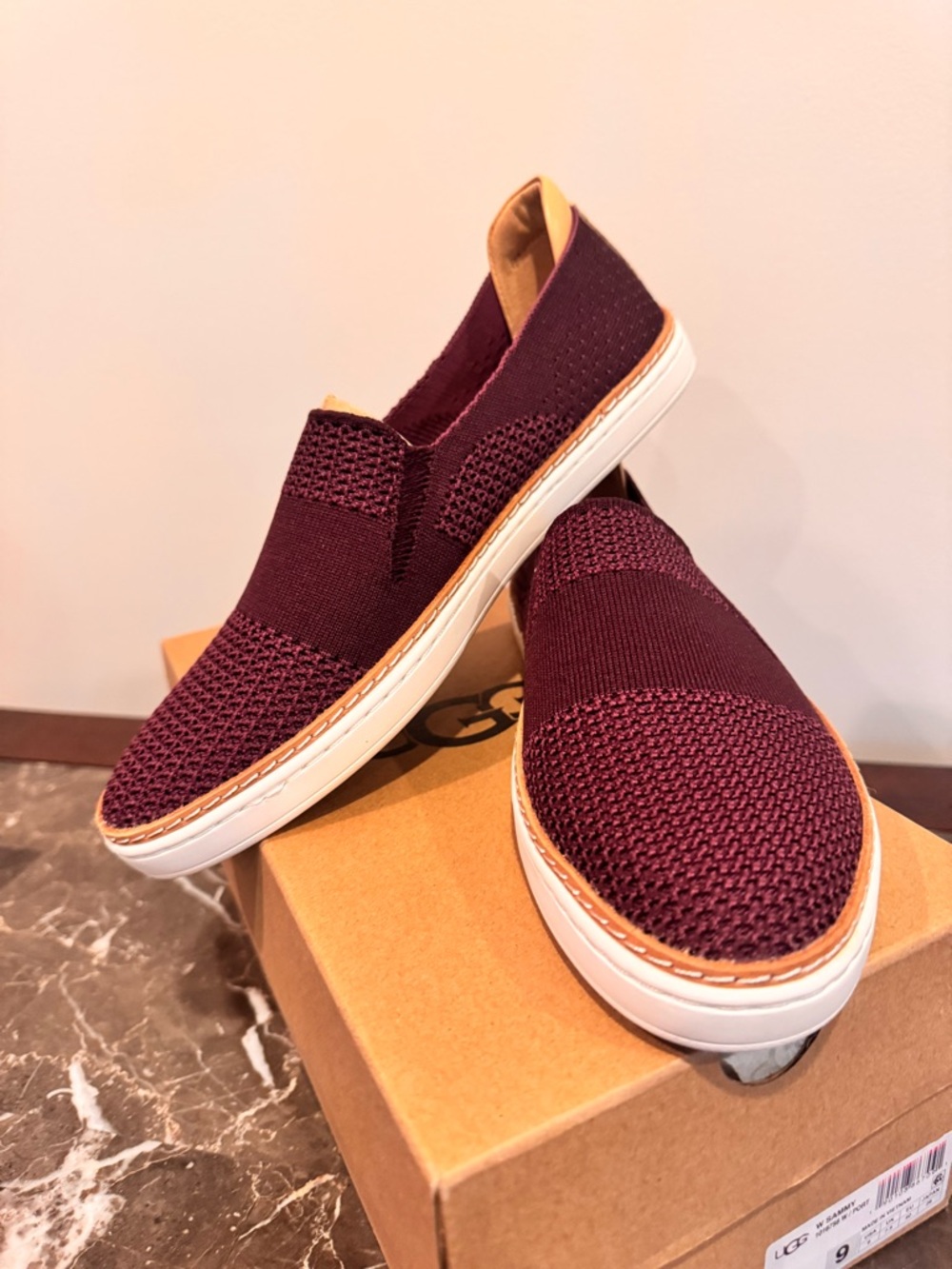 UGG W Sammy Slip-On Flats in Port (Dark Burgundy)